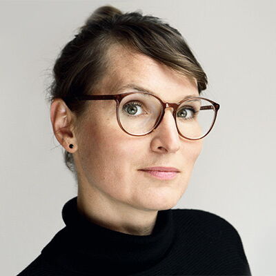 Portrait von Prof. Daniela Reuß von der IU Internationalen Hochschule