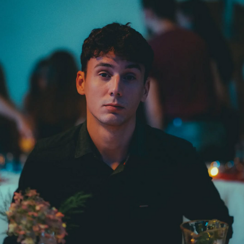 Portrait von Tom Simon, Darsteller von Elliot bei SOLACE.